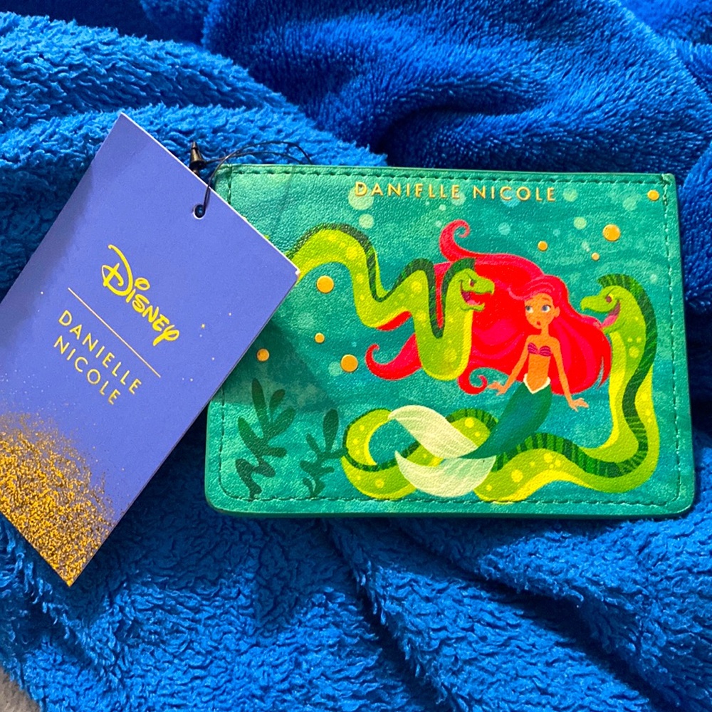 Danielle Nicole Ariel cardholder